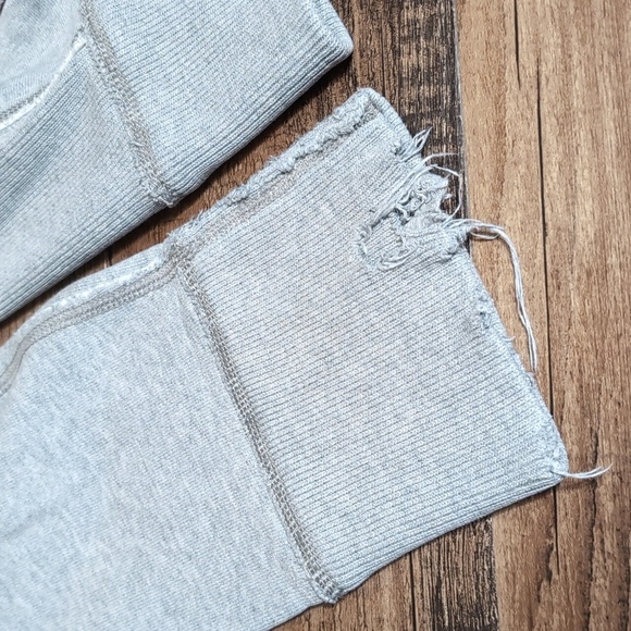 Vintage Y2K A&F Thrashed Hoodie Size Medium in Gray Raised Letters Stitched - Picture 7 of 12